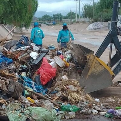Ciudad endurece sanciones por tirar residuos en acequias y cauces