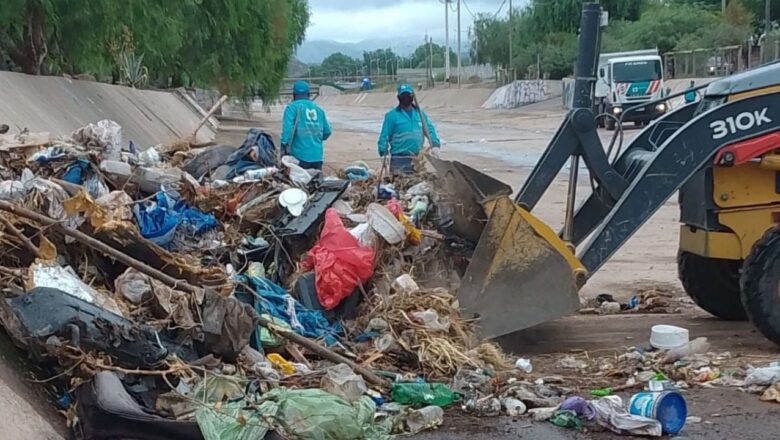 Ciudad endurece sanciones por tirar residuos en acequias y cauces