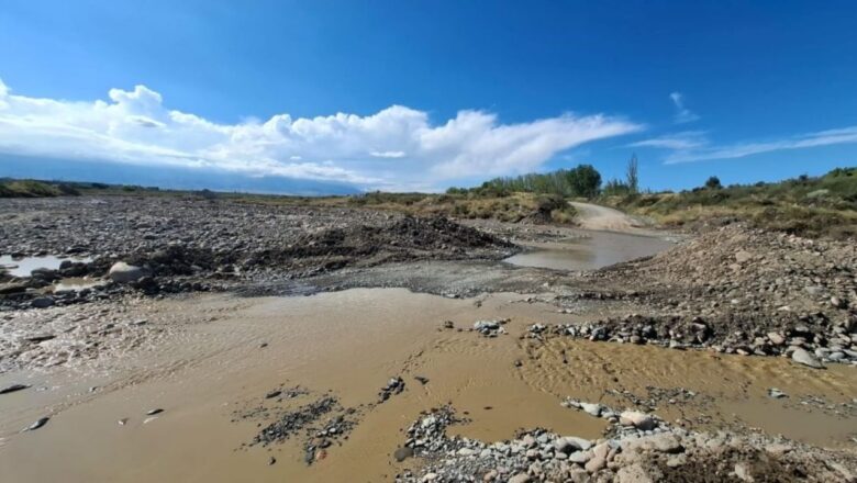 Intensas tareas de remediación tras la crecida del arroyo Anchayuyo en Tupungato