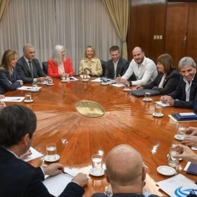Foto política del día: Luis Caputo y los bloques dialoguistas del Senado, cara a cara