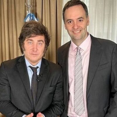 Javier Milei volvió a respaldar a Manuel Adorni: «Ni en pedo se va»