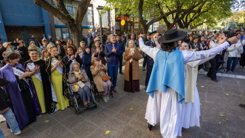 Ciudad celebró el Día del Himno Nacional con una emotiva intervención artística en la Peatonal