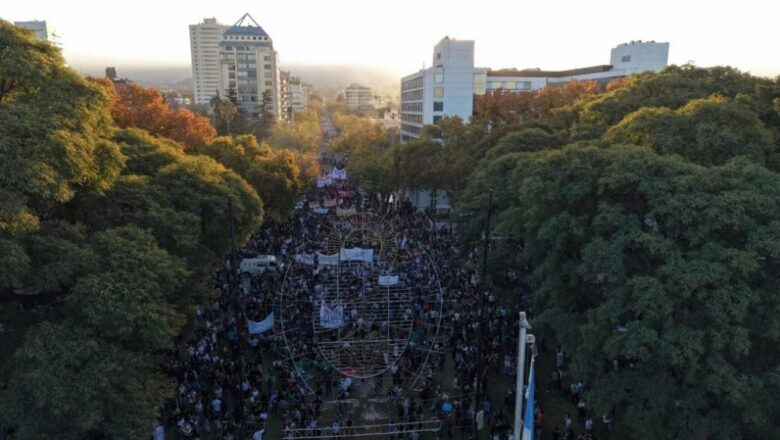 Masiva marcha en Mendoza por el cumplimiento de la Ley de Financiamiento Universitario