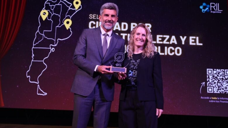 El intendente Ulpiano Suarez recibió tres distinciones nacionales por su gestión